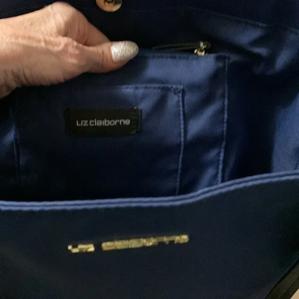 Liz Claiborne beautiful nylon bag perfect color for fall